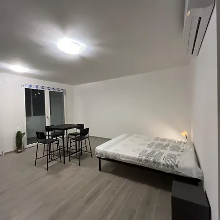 Alessandrino Apartament *